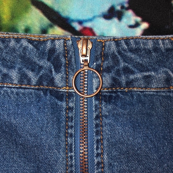 Forever 21 Zipper-Up Denim Mini Skirt Size 27 (6) - Picture 2 of 4